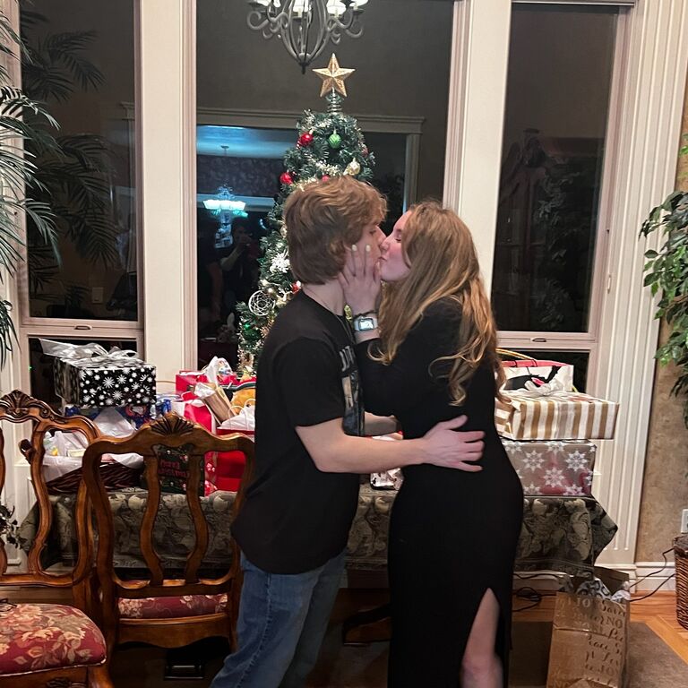 Christmas Eve at Jorian's grandparents!
Fun Fact: This was the night we told Jorian's side of the family about our engagement 🩵