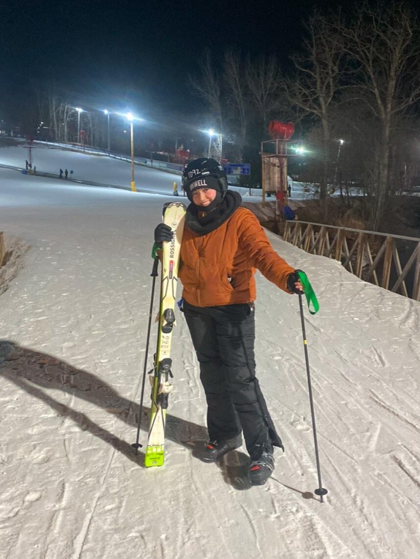 Dani tried skiing for Luke and almost retore her ACL and said never again haha