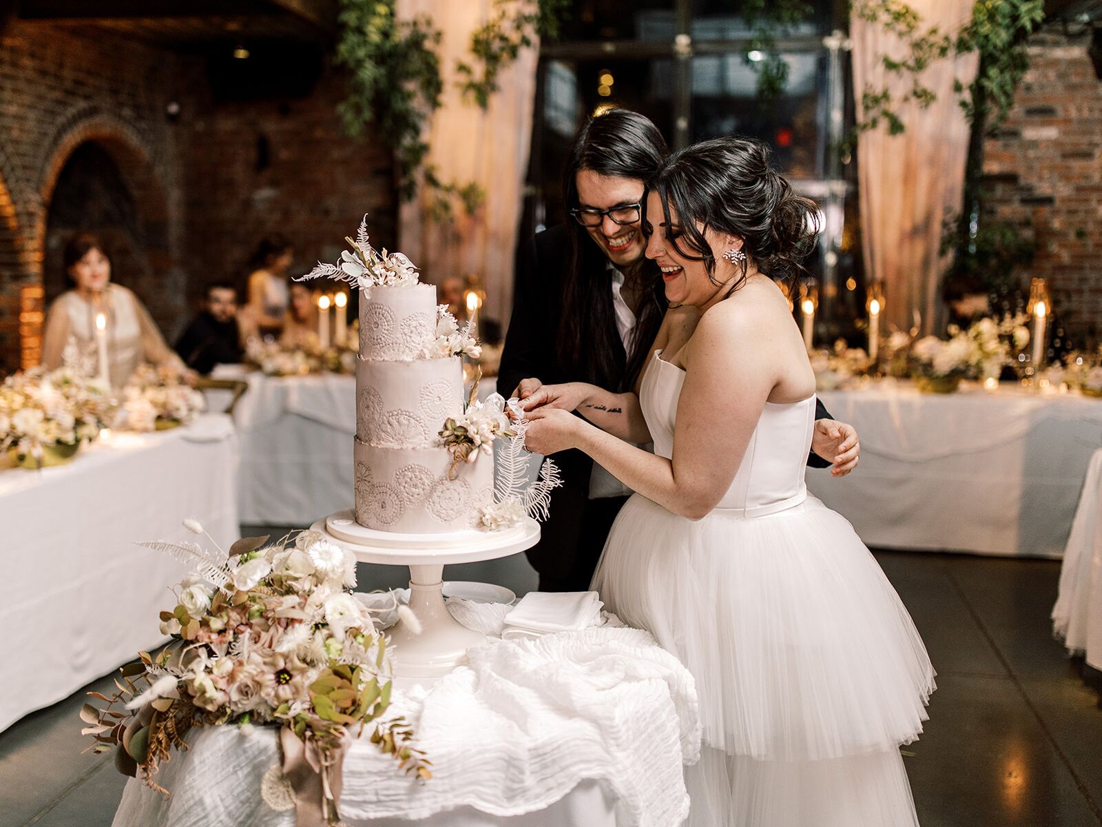 Sarah & Simon Cake Design + Updated Reviews - The Knot