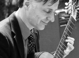 Julian C - Classical Guitarist - Seattle, WA - Hero Gallery 3