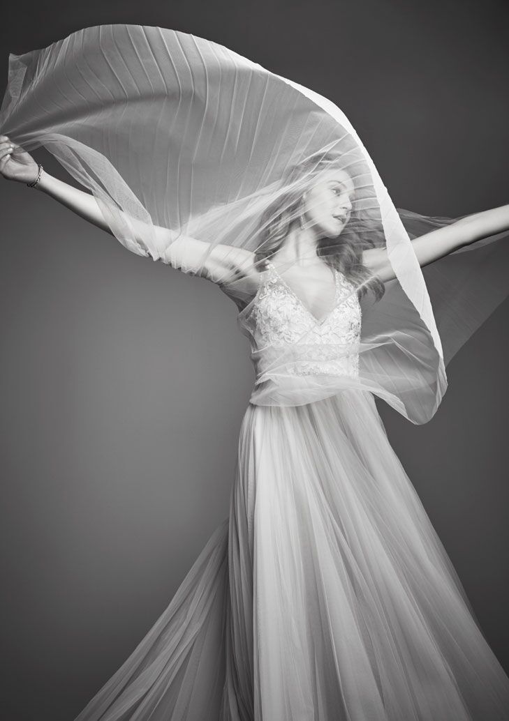 carolina herrera veil