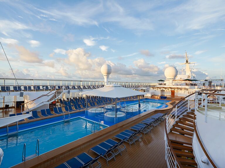 Norwegian Sun cruise ship pool deck