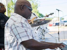 The Tailspin Band - Cover Band - Milwaukee, WI - Hero Gallery 3