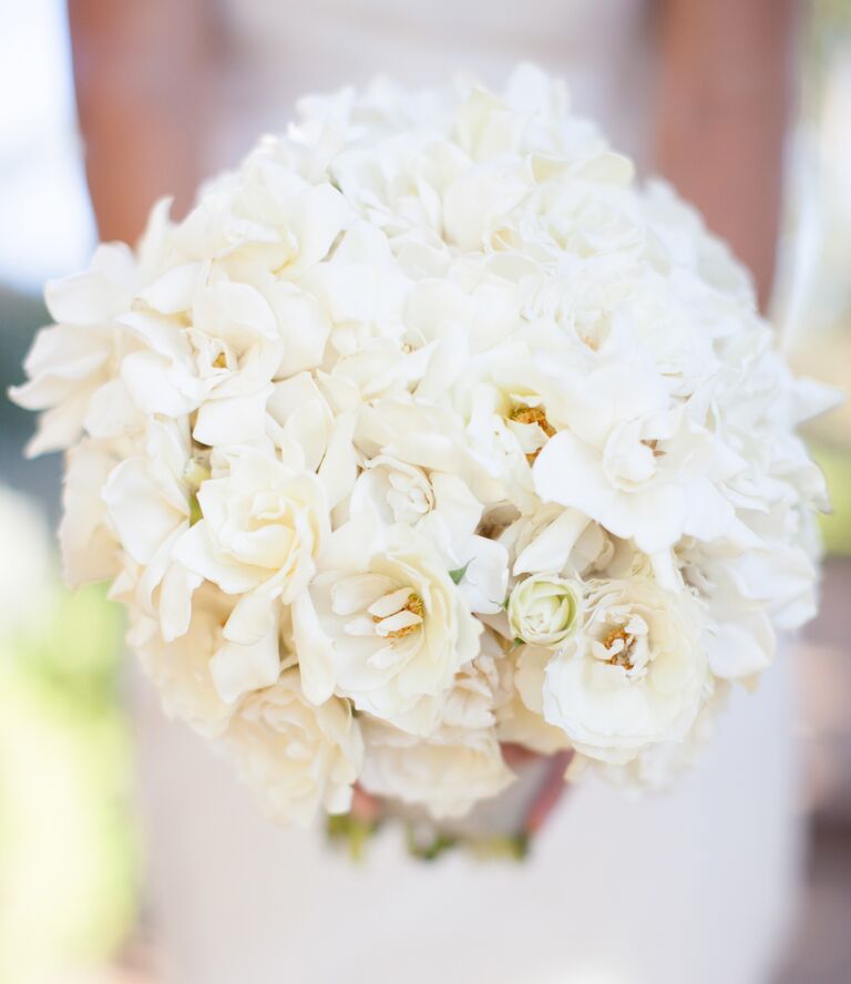 White magnolida bridal bouquet