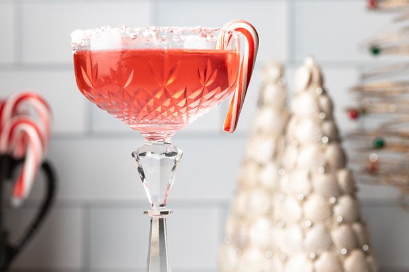 Christmas & Holiday Cocktail Recipes - peppermint martini