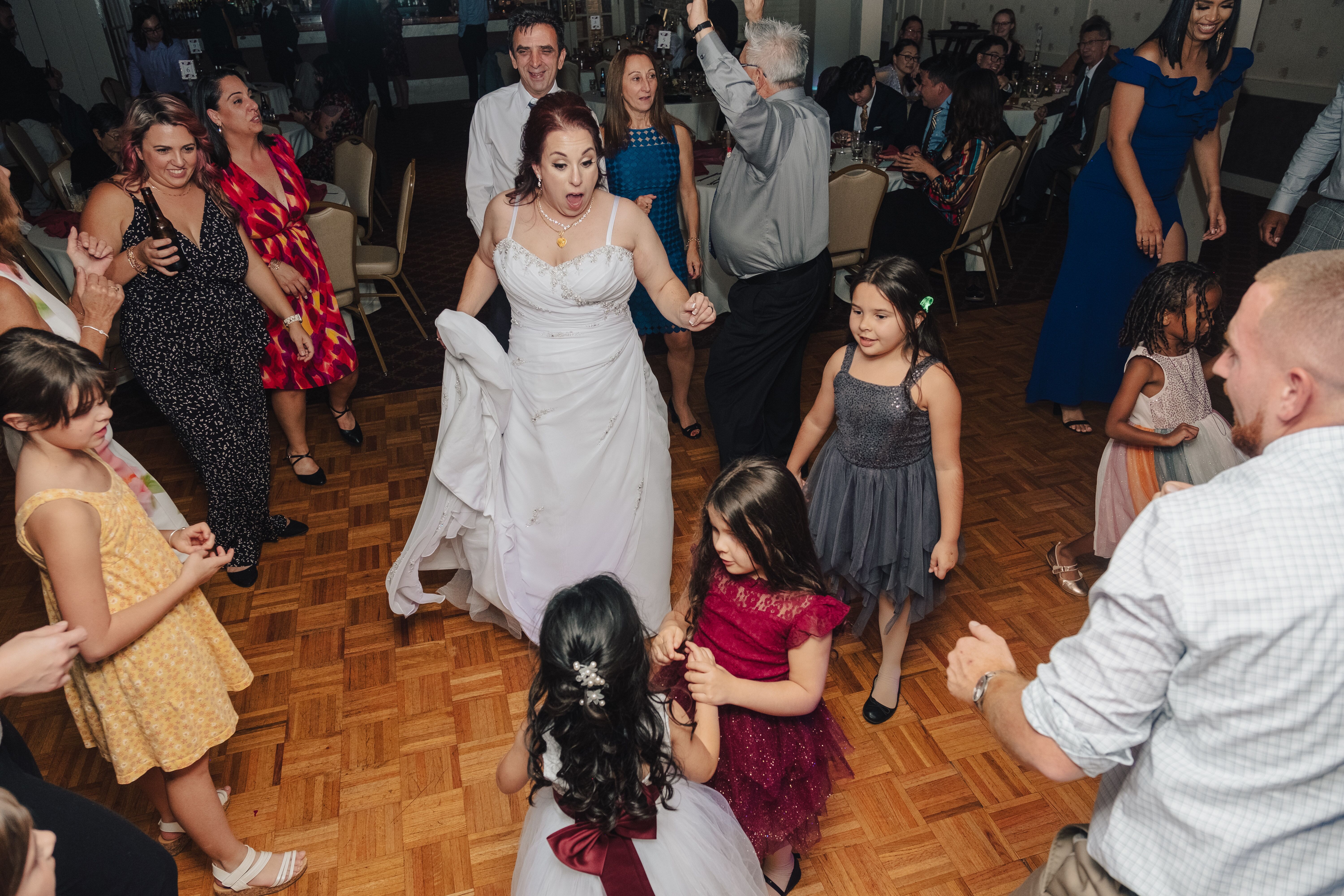 Just look at these adorable cuties busting a move! They're basically the  definition of dancing divas! . @tangoproduction_wedding #instago