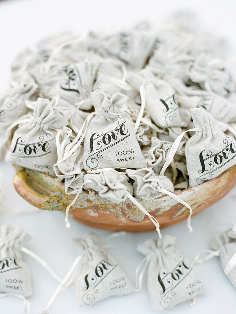 15 Rustic Wedding Favors Your Guests Will Love