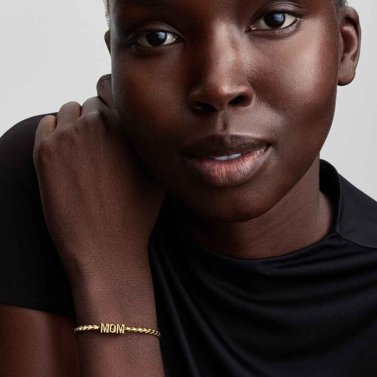 Customizable charm bracelet