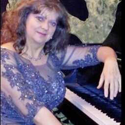 Lara Garner, pianist/harpist, profile image