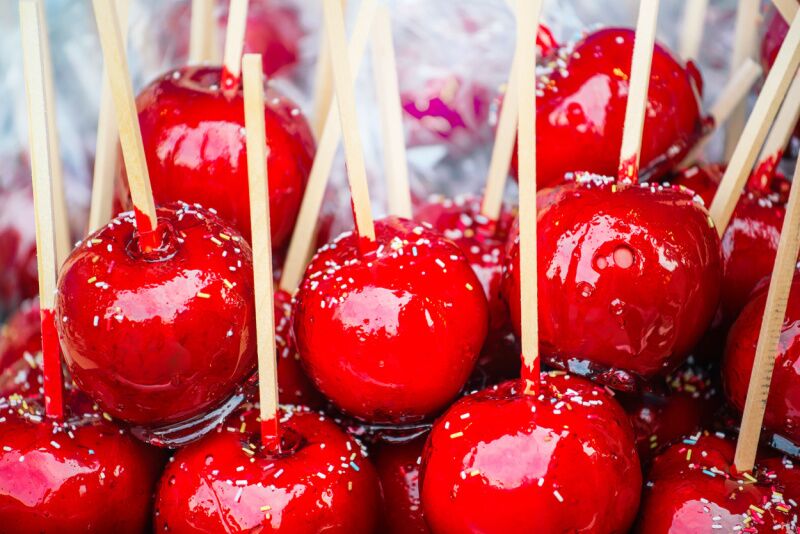 Carnival party ideas - candy apples