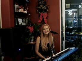 Hollie Olson - Covers - Solo Piano/Vocals - Cover Band - Vancouver, WA - Hero Gallery 4