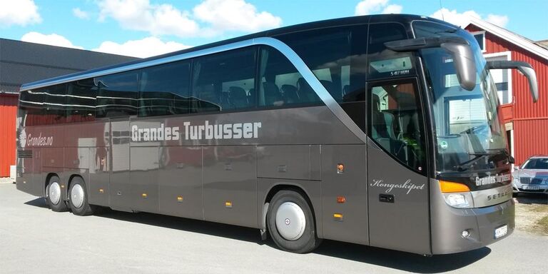 The Bus from Hovde Gård leaves from the courtyard of the Hotel at 11:20. Make sure to bring a lunch wrap along. They will be available at 11 in the Breakfast area or the front desk. 
