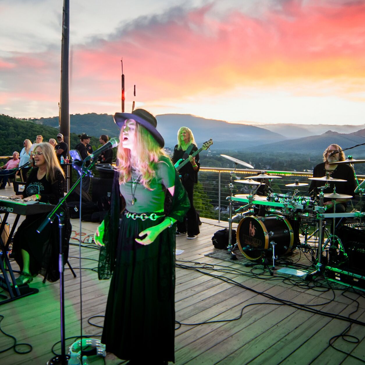 Top 20 Tribute Bands for Hire in Chippewa Falls, WI - The Bash
