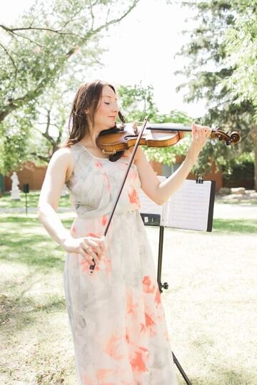 Violinist Carolina Herrera - Violinist - Toronto, ON - Hero Main