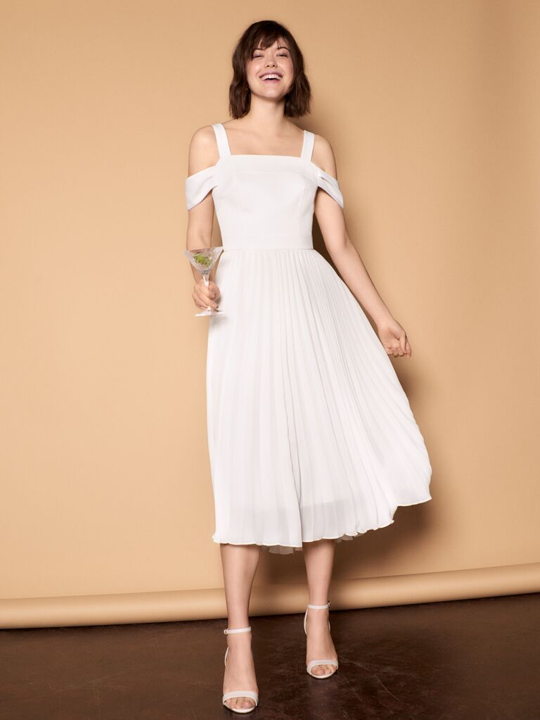 28 Simple Wedding Dresses Perfect For Minimalists