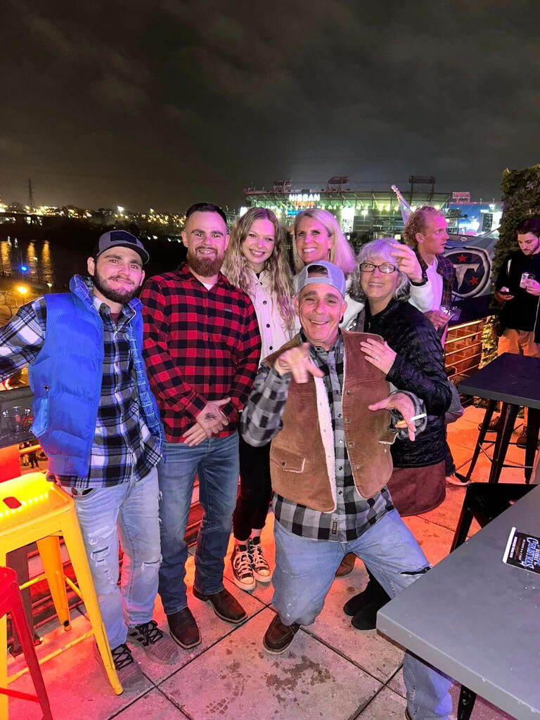 Hunter, Ryan, Whitney, Aunt April, Brain, and Lori take on Nashville for Ryan's birthday!
