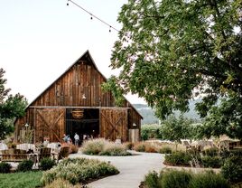 Tin Roof Barn wedding venue in White Salmon, Washington