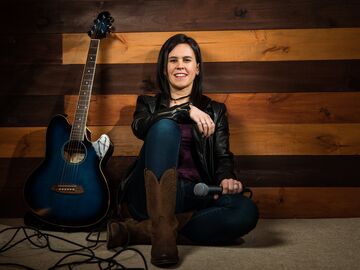 Erin McAndrew - Acoustic Guitarist - Philadelphia, PA - Hero Main