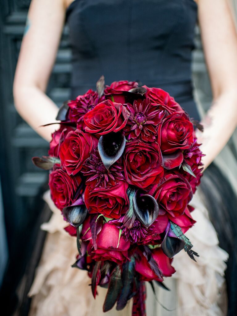 Halloween wedding ideas red and black bouquet