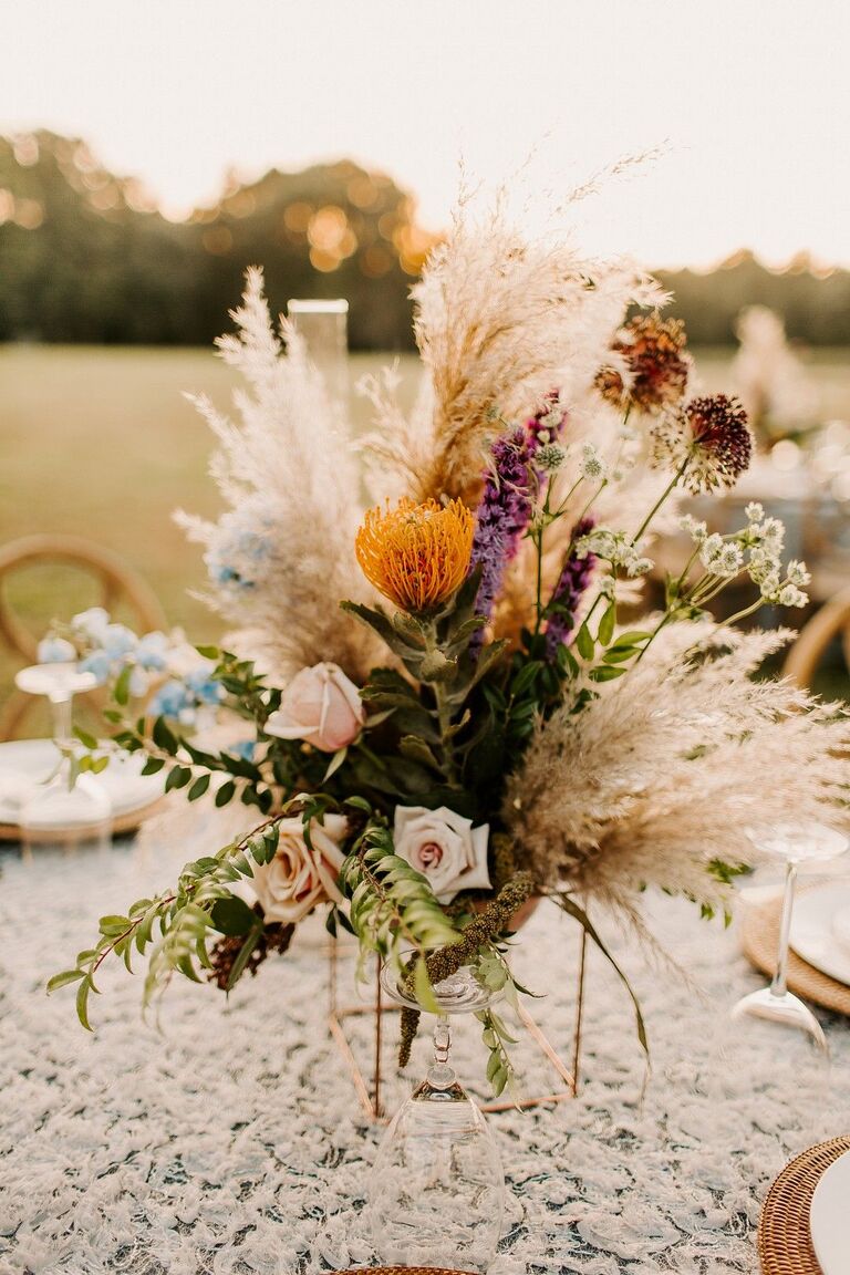 34 Rustic Wedding Centerpieces to Elevate Your Wedding