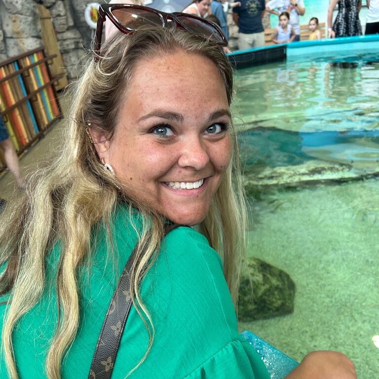 Cincinnati Zoo: OUR CURRENT #1 and most highly recommended! We also stopped by the Newport Aquarium. Zoe was brave enough to touch the stingrays and sharks.