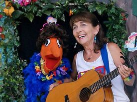  FUN, Interactive concerts by Tricia & The Toonies - Children's Music Singer - Minneapolis, MN - Hero Gallery 4