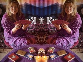 Tarot Oracle Queen - Tarot Card Reader - Boulder, CO - Hero Gallery 3