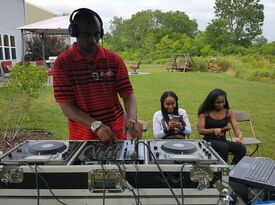 DJ Buck - Discrete Entertainment - DJ - Milwaukee, WI - Hero Gallery 2