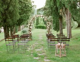 Intimate outdoor ceremony space