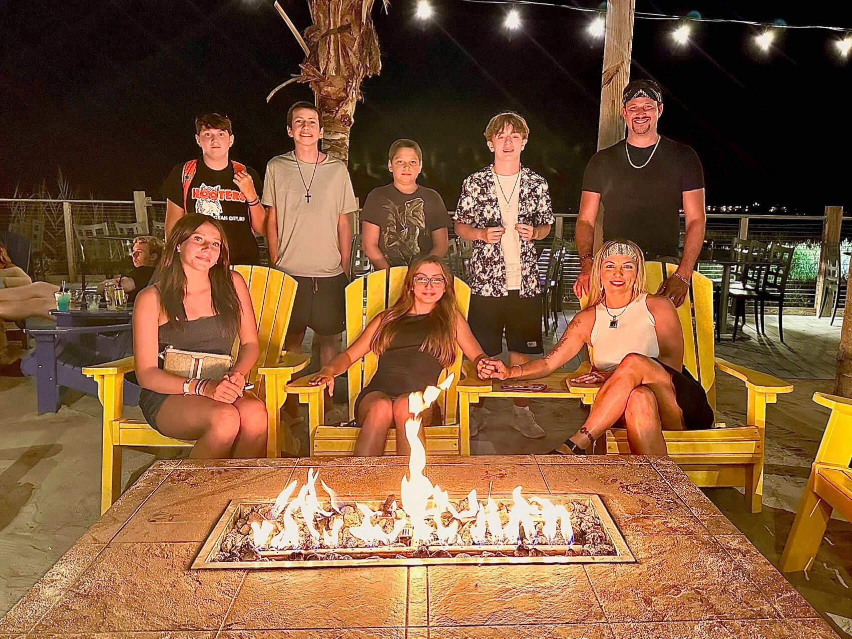 Emma's B-day and the finale of our vacation. What a beautiful family we have! And before anyone notices I'll just say it, yes that's Aidan's friend Kaiden, not Dylan, Dylan must have run to the bathroom... it's ok I can always photoshop him in!? 