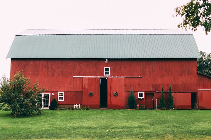 The Olde Farmhouse Barn Reception  Venues  Marshall  MI 