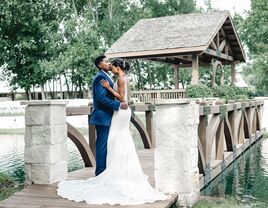 Couple getting married in Texas