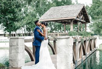 Couple getting married in Texas