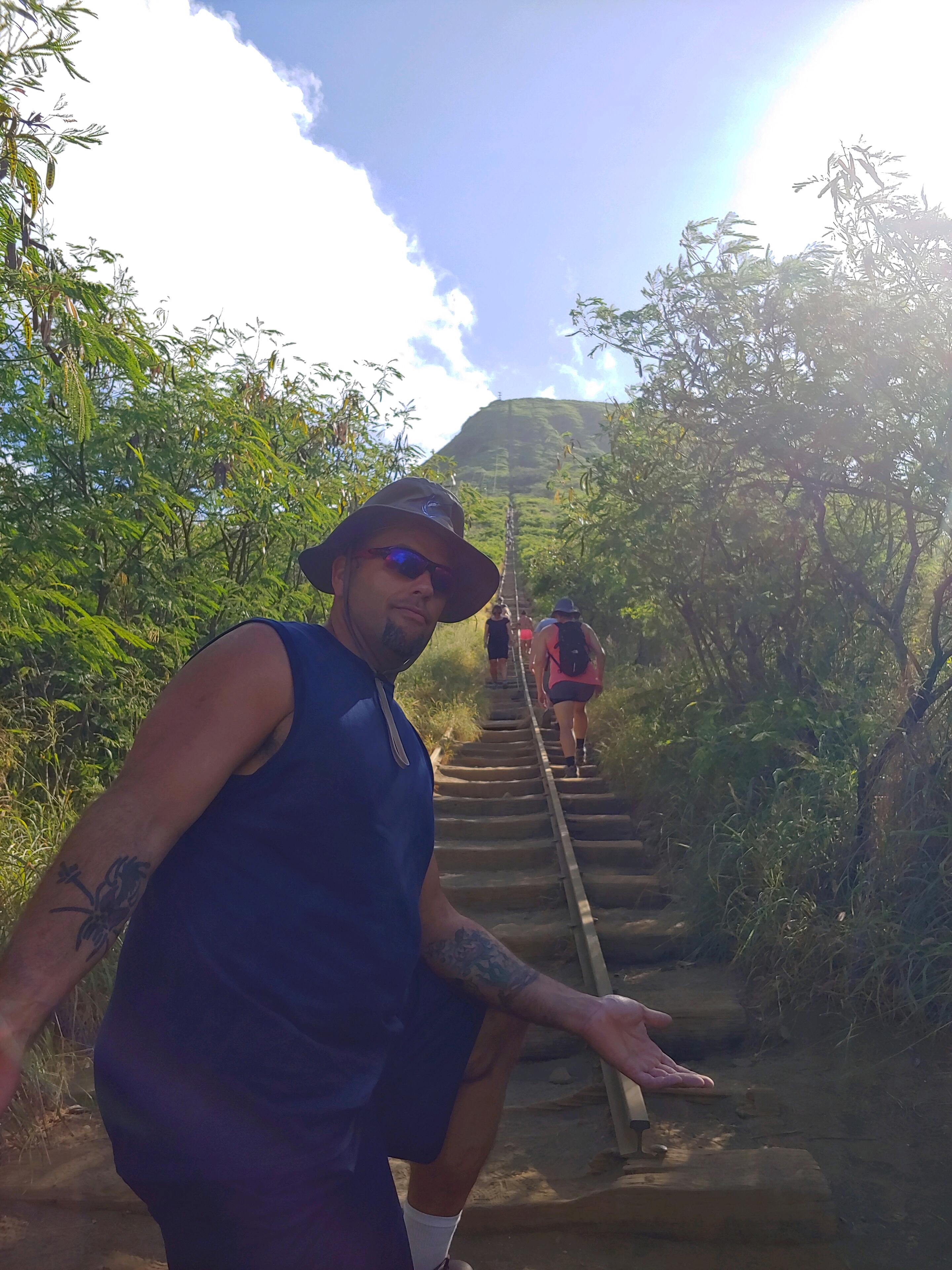 Hiking Koko Head in Oahu, Hawaii 💪