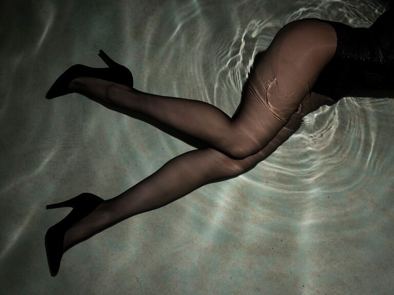 Underwater boudoir photo idea