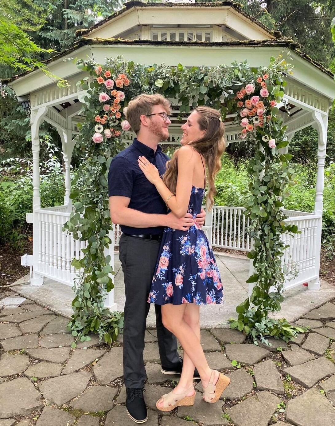 Kara and Alex love any excuse to travel, and were so happy to have the chance to visist Portland, OR for a friend's wedding!