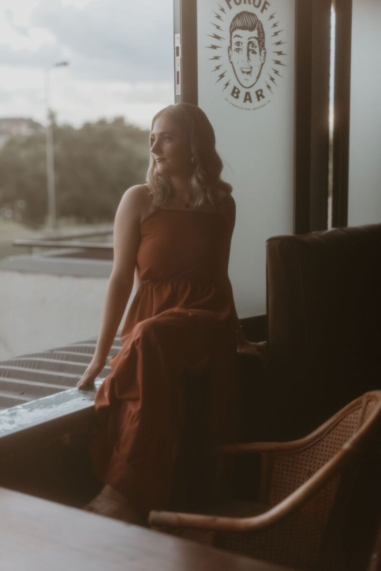 Chanté was lost at sea in the Hudson River while living in New York, desperately searching for her true love amidst the towering waves of the concrete jungle. She felt like a tiny ship tossed around in a sea of taxis and skyscrapers.