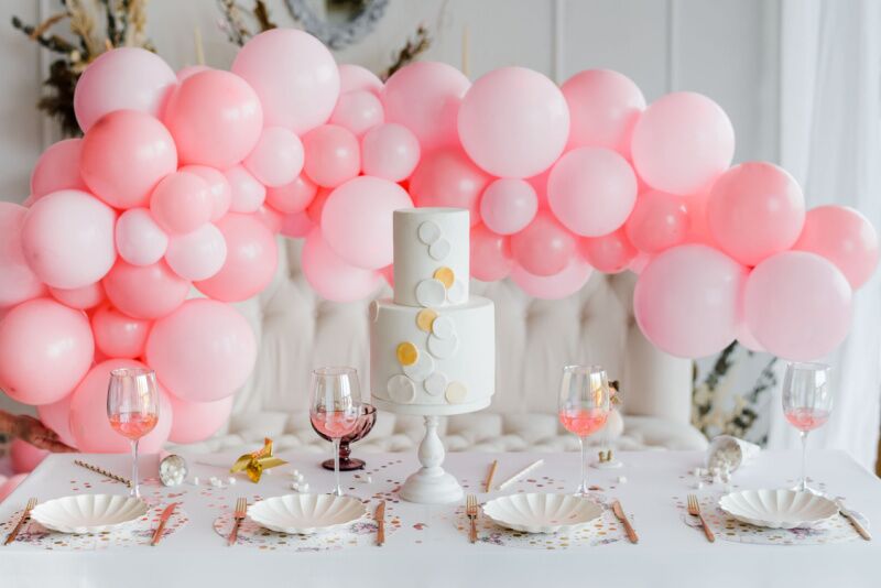 Hello Kitty party idea: balloon arch