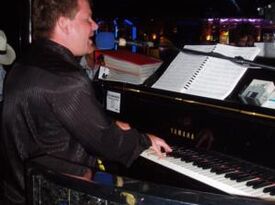 Brad Alexander - Singing Pianist - Toronto, ON - Hero Gallery 2