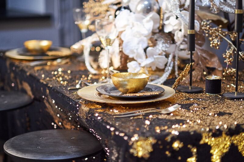 24k Gold birthday party ideas - gold table sttings