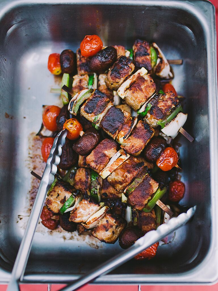 Frisch gegrillte Spießchen-Idee für eine Hochzeitsfeier als Vorspeise