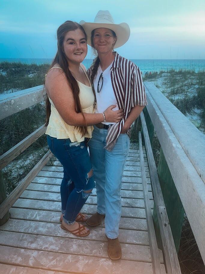 We traveled with Jen, Abbi, and Abbi's family to DESTIN, FL!