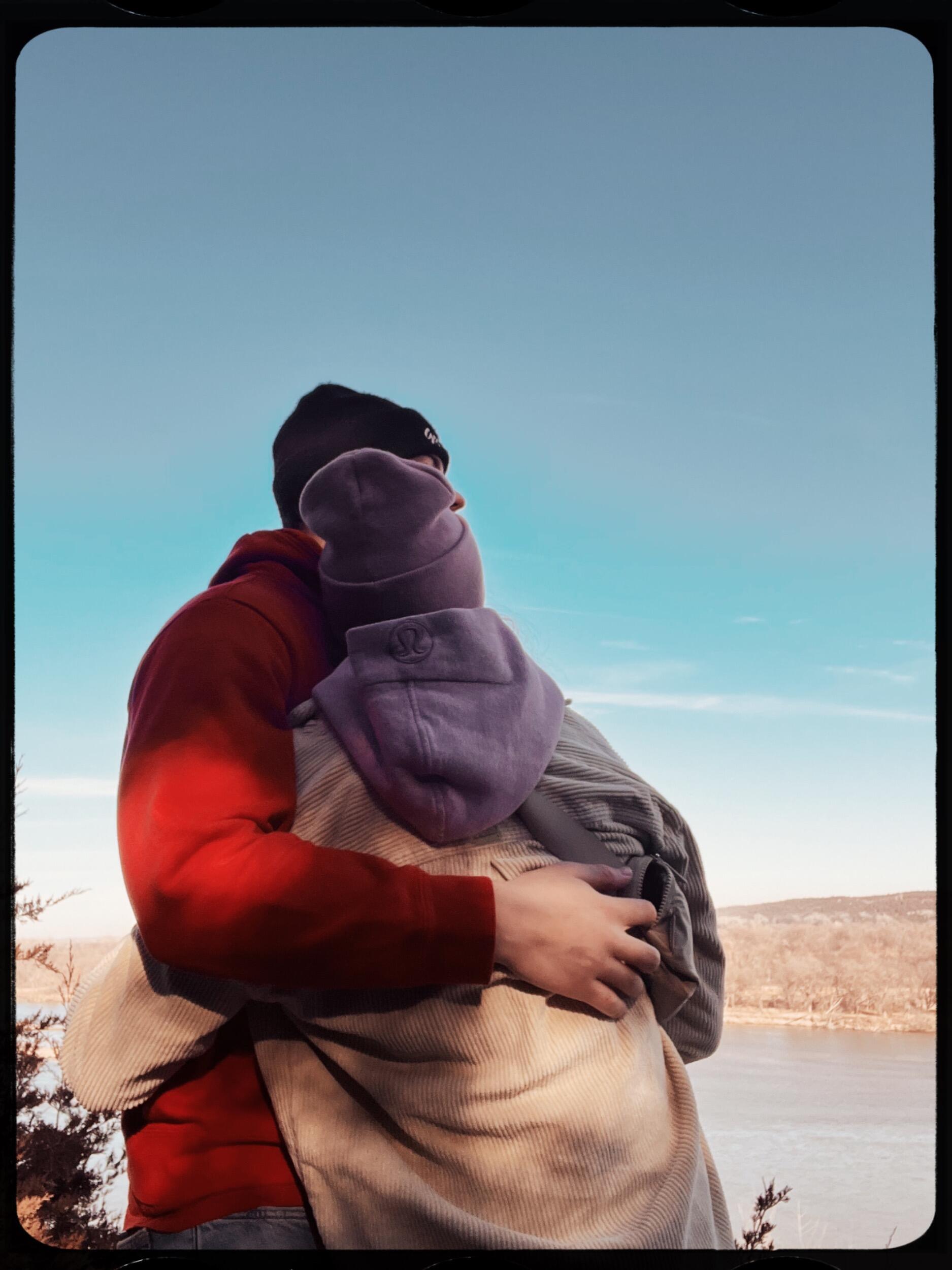 After a few months of friendship, Andrew headed home for fall break, while Elisabeth stayed back in Lincoln. Realizing how much she missed him, Elisabeth called Andrew and told him to ask her to be his girlfriend. 