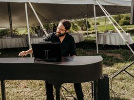 Cole Thomas - Singing Pianist - Saint Paul, MN - Hero Gallery 3