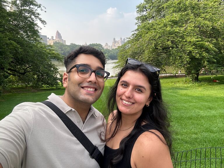 They somehow manage to walk from Seaport to the Upper East Side to catch up with the lovely Gills ♡ 
