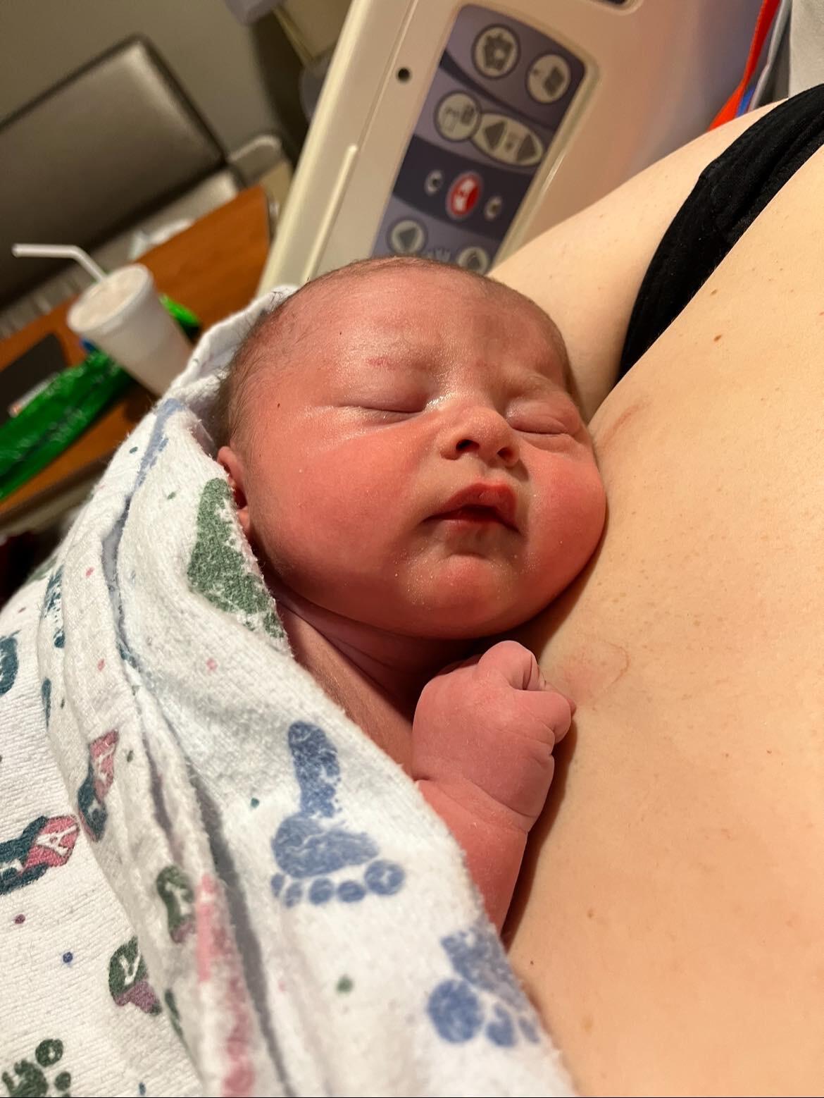 Savannah and Colin welcomed their first child, Oliver Shawn Michael Samuelson, into the world. 