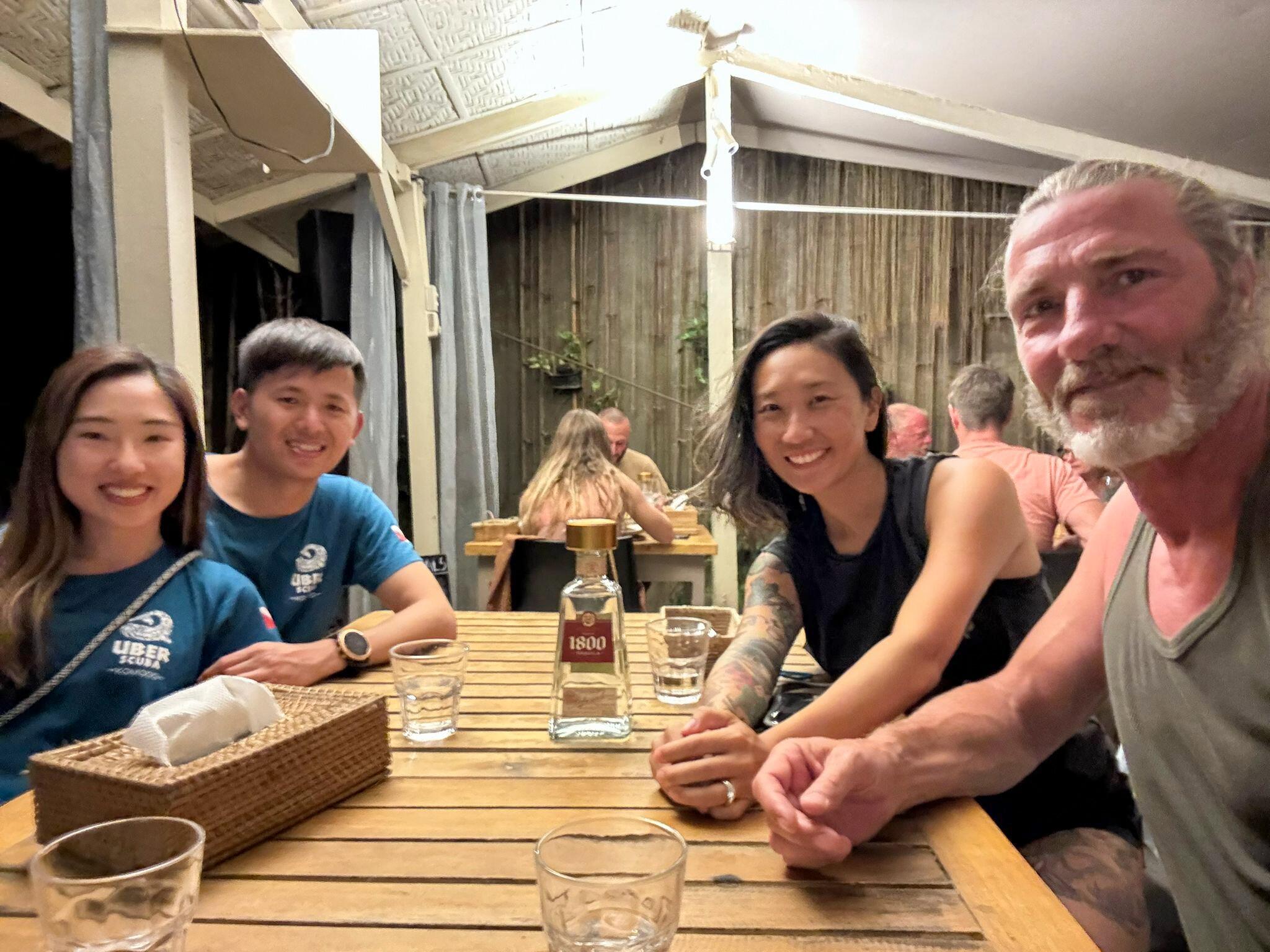 Chill night out with our freediving coach and his wife 🍸