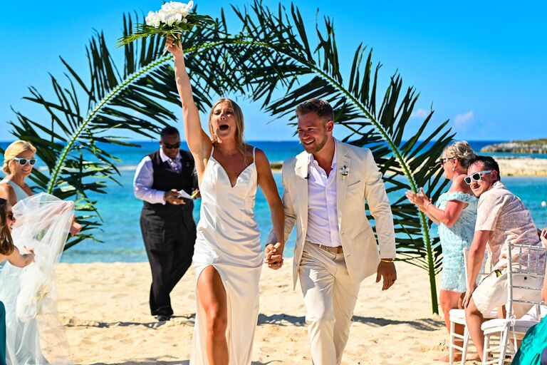 WE TIED THE KNOT IN PARADISE!
HELLO MR. & MRS. CRIST!