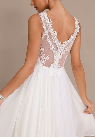 Fall in love with the JJ's House Mandi A-line Lace Wedding Dress! A timeless and elegant design crafted to make your dream wedding a reality. Shine with confidence as you walk down the aisle.