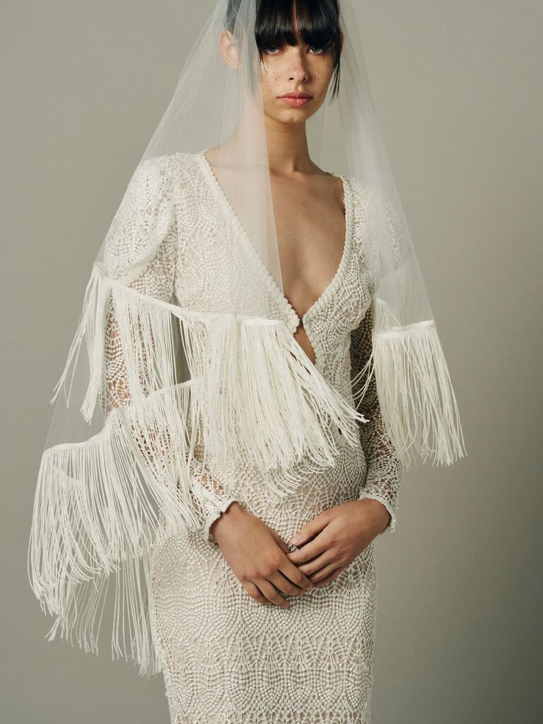 25 Chic Short Wedding Veils to Rock at the Altar